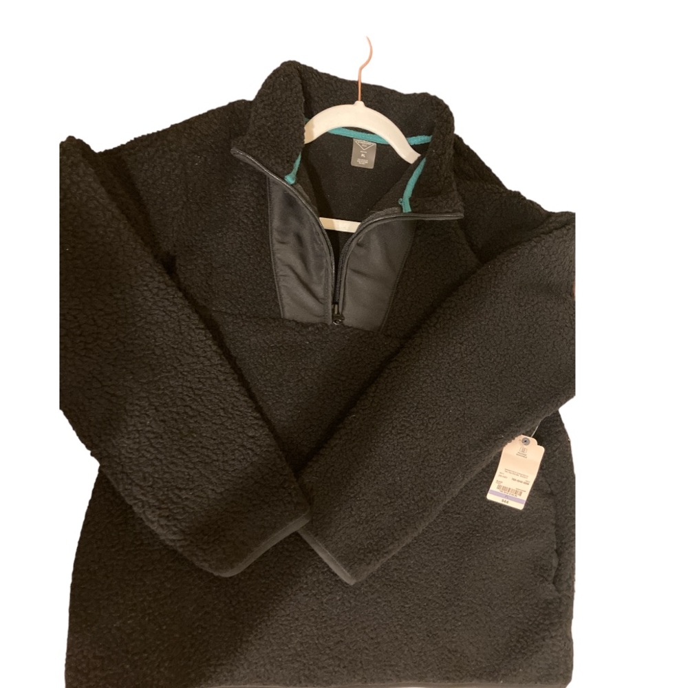 New with tags Sherpa pullover faux fur petite , get fall / winter ready !